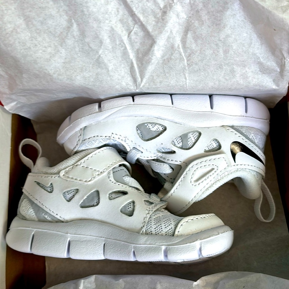 BRAND NEW Nike Free Run 2 white/grey summer running shoe soft easy on